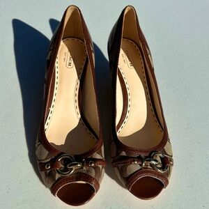 Authentic Coach Stella Khaki Brown Signature
Jacquard Canvas Peep Toe Wedge Heel